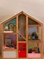 Houten Poppenhuis met Poppen - Hema, Ophalen of Verzenden, Zo goed als nieuw, Poppenhuis