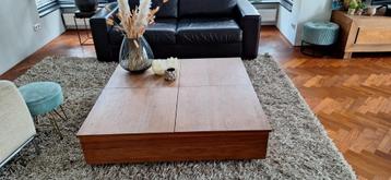Noten houten salontafel met opbergvakken  beschikbaar voor biedingen