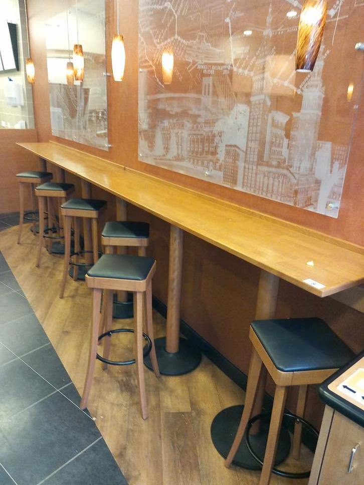 6 Beukenhouten Barkrukken + 2 Bartafels GRATIS!, Huis en Inrichting, Barkrukken, Zo goed als nieuw, 60 tot 90 cm, Hout, 5 krukken of meer