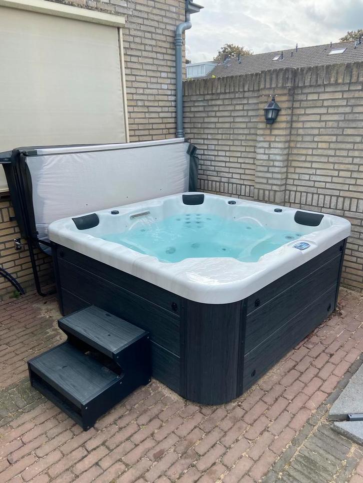 Jacuzzi Hermes, Tuin en Terras, Bubbelbaden en Hottubs, Zo goed als nieuw, Vast, Filter, Pomp, Trap, Ophalen