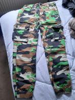 BERSHKA gargo broek XS-34, Kleding | Dames, Broeken en Pantalons, Nieuw, Maat 34 (XS) of kleiner, Lang, Groen