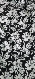 Zwart/witte tuniek met bloemen.  Maat 3XL., Ophalen of Verzenden, Zo goed als nieuw, Blouse of Tuniek, Yessica