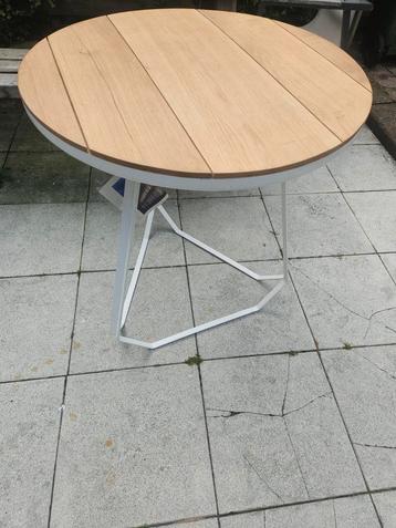 Serax ronde tafel 70 cm van eikenhout en metaal z.g.a.n.  beschikbaar voor biedingen