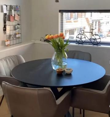 Stijlvolle zwarte ronde eettafel Ø120 cm  beschikbaar voor biedingen