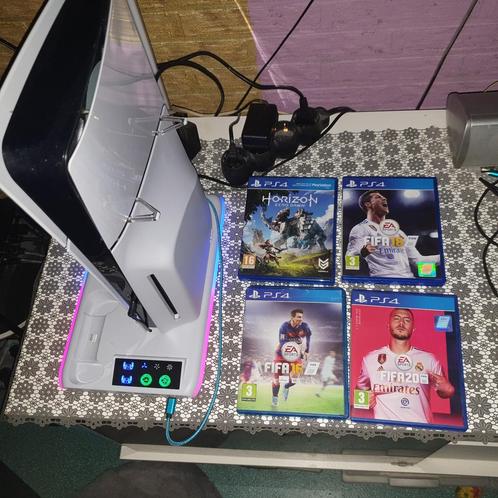 PS5 Slim met Standaard & Controller Oplader, Spelcomputers en Games, Spelcomputers | Sony PlayStation 5, Zo goed als nieuw, Playstation 5