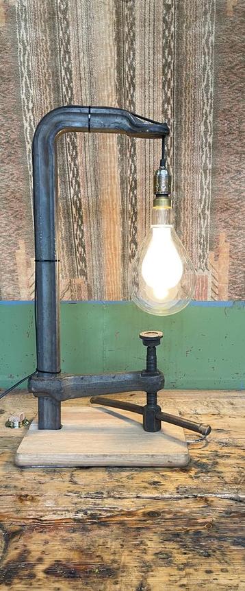 Tafellamp, upcycle lamp van xxl lijmklem, schemerlamp 
