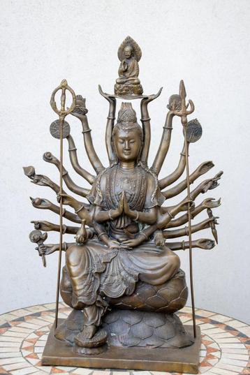 Guan Yin 20 armen oud brons beeld. beschikbaar voor biedingen