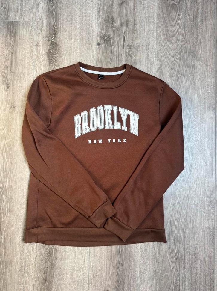 Bruine "Brooklyn" trui – maat M – SHEIN (heren), Kleding | Heren, Truien en Vesten, Zo goed als nieuw, Maat 52/54 (L), Bruin, Ophalen of Verzenden