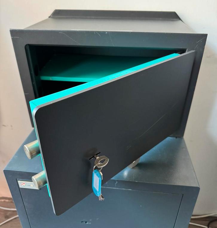 Zeer degelijke Juwel inbouwkluis kluis met 2 sleutels, Huis en Inrichting, Brandblussers en Brandkasten, Zo goed als nieuw, Brandkast