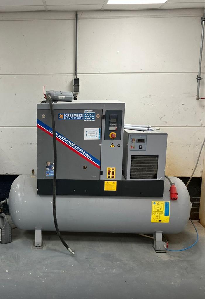 Creemers Schroefcompressor, Doe-het-zelf en Verbouw, Compressors, Zo goed als nieuw, 10 bar of meer, 100 liter of meer, 800 liter/min of meer