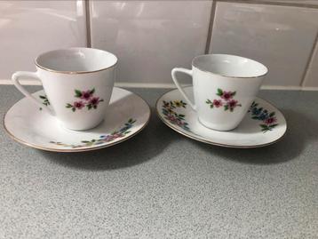 Tientsin porselain servies 2 stuks bloemen beschikbaar voor biedingen
