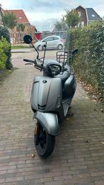 Kymco new like 2018- deluxe grijs - geel kenteken!, Fietsen en Brommers, Snorfietsen en Snorscooters, Ophalen, Gebruikt, Kymco
