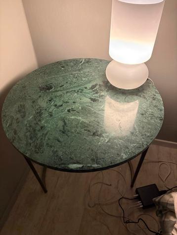 Grote marmeren bijzettafel met brons frame beschikbaar voor biedingen