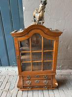 Sierlijk Klein Vitrinekastje – Klassieke Brocante Stijl, Ophalen, Gebruikt, 50 tot 100 cm, Glas