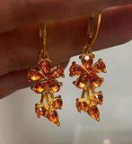 Gouden bloem oorbellen met oranje steentjes, Sieraden, Tassen en Uiterlijk, Oorbellen, Overige materialen, Hangers, Verzenden