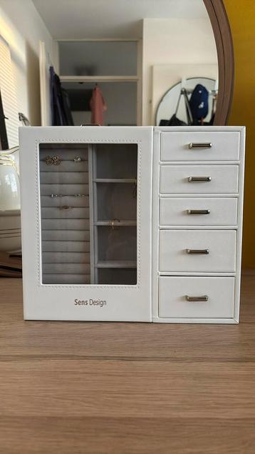 Sieraden of juwelendoos  / sieradenorganizer beschikbaar voor biedingen