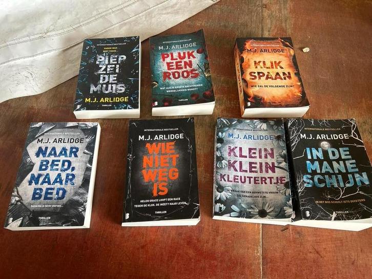 M.J. Arlidge - 7 Thrillers, Boeken, Thrillers, Zo goed als nieuw, Europa overig, Ophalen of Verzenden