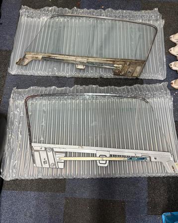 1967-68 Mustang Fastback zijramen beschikbaar voor biedingen