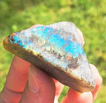Ruwe Labradoriet edelsteen mineralen natuursteen stenen beschikbaar voor biedingen