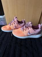 Nike sportschoenen Roshe two, Kleding | Dames, Schoenen, Overige kleuren, Sportschoenen, Nike, Ophalen of Verzenden