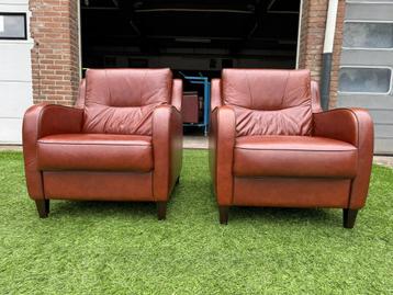 Twee senioren stoelen bruin leer met zwarte bies! Actie beschikbaar voor biedingen