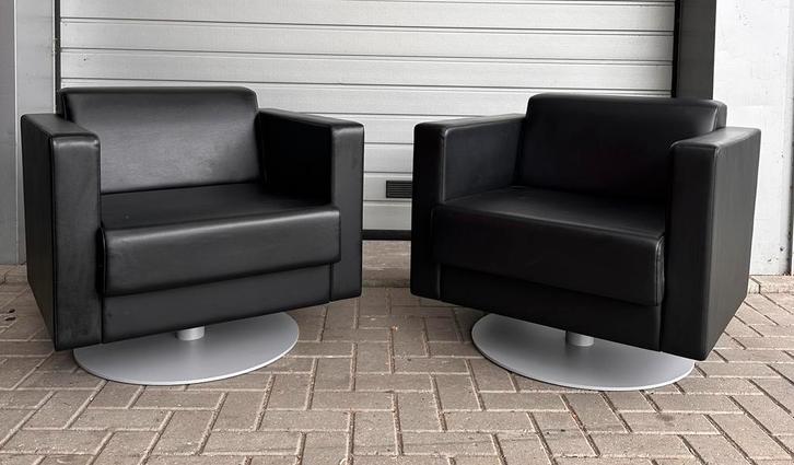 2 Poltrona Frau Linea design fauteuils, Huis en Inrichting, Fauteuils, Zo goed als nieuw, Leer, 50 tot 75 cm, 75 tot 100 cm, Ophalen