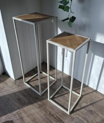 Hoge bijzettafels tafel 2 stuks  beschikbaar voor biedingen