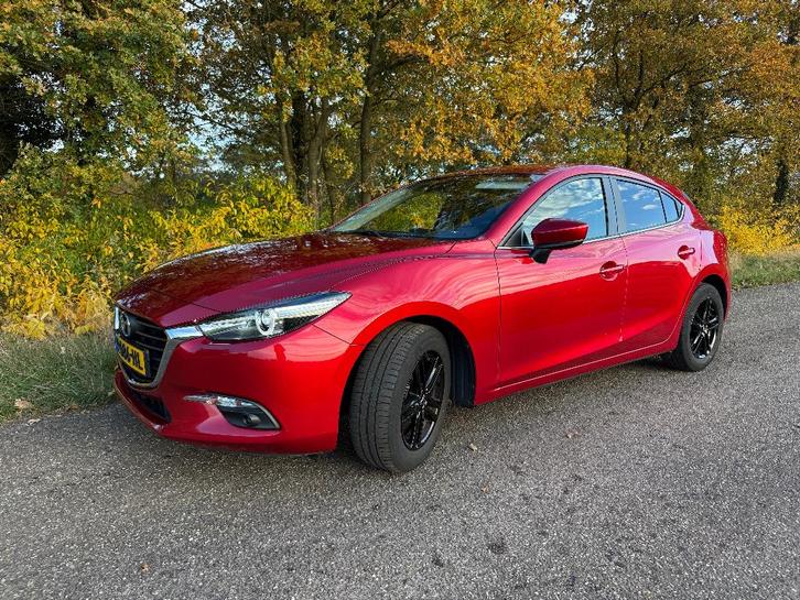Mazda 3 2.0 Skyactiv-G 88KW HB 2018., Auto's, Mazda, Particulier, Benzine, Hatchback, Handgeschakeld, Geïmporteerd, Rood, Zwart