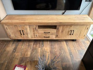 Mangohouten TV meubel 220cm beschikbaar voor biedingen