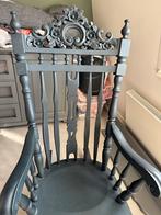 Schommelstoel met gedetailleerd houtsnijwerk, Huis en Inrichting, Stoelen, Ophalen, Blauw, Koloniaal, Zo goed als nieuw