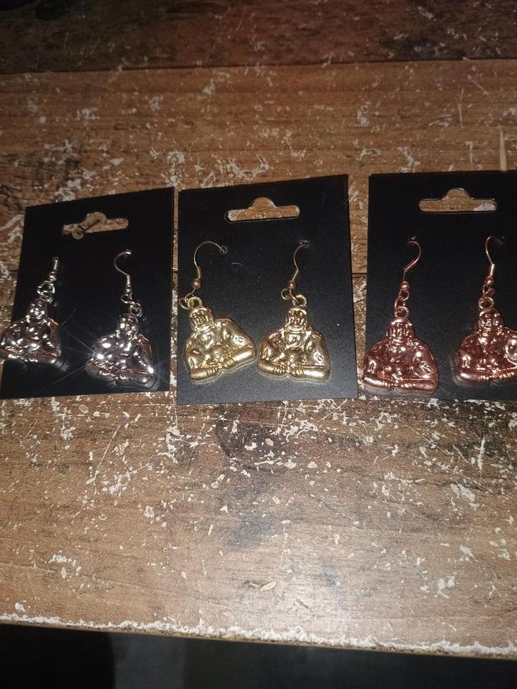 100 Oorbellen op Goud & Zilver en bronze- Nieuw, Verpakt, Sieraden, Tassen en Uiterlijk, Oorbellen, Nieuw, Hangers, Overige materialen