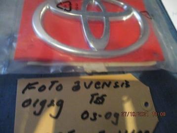 Embleem achterklep toyota avensis T 25 beschikbaar voor biedingen