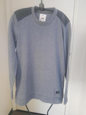 Grijze sweater, maat L (met leren schouderpatches) beschikbaar voor biedingen