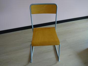 Houten stoel, l. grijs metalen frame, i.g.st. beschikbaar voor biedingen