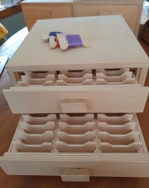 zeldzaam nieuw borduurgaren DMC kastje, Hobby en Vrije tijd, Borduren en Borduurmachines, Nieuw, Borduurgaren of Zijde, Handborduren