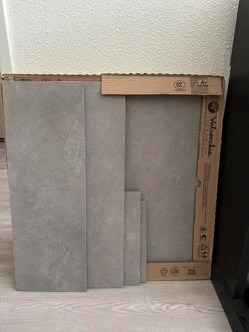 Badkamer tegel (recover grey) beschikbaar voor biedingen