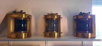 Koperen navigatie-lampen  van de Kustvaart jaren 50  beschikbaar voor biedingen