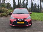 Toyota Yaris 1.0 12V Vvt-i 5DR 2015 Rood AIRCO, Auto's, Voorwielaandrijving, Zwart, 730 kg, Origineel Nederlands