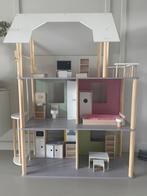 Groot Howa Poppenhuis met Meubels en lift, Ophalen, Zo goed als nieuw, Poppenhuis