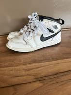 Nike air jordaan maat 33, Kinderen en Baby's, Ophalen of Verzenden, Zo goed als nieuw, Jongetje of Meisje, Schoentjes