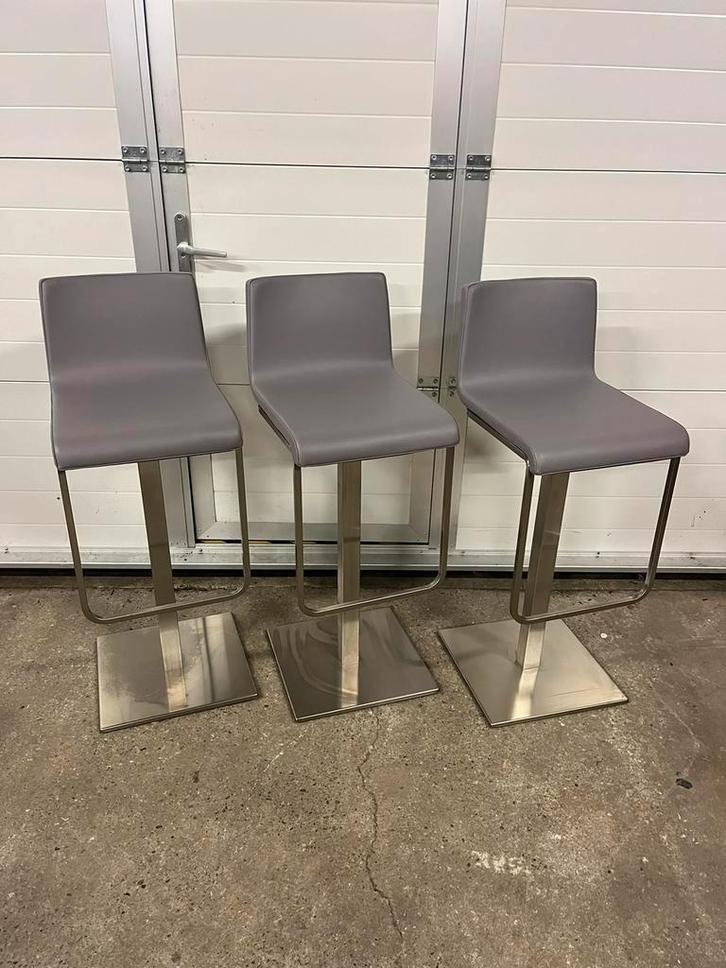 3 stuks Luxe horeca restaurant barkrukken Pedrali draaibaar, Huis en Inrichting, Barkrukken, Zo goed als nieuw, 60 tot 90 cm, Metaal