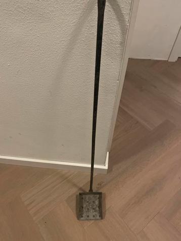 Ijzeren Putten Schep beschikbaar voor biedingen