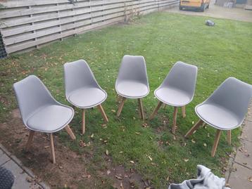 Set van 5 Kuipstoelen met Houten Poten beschikbaar voor biedingen