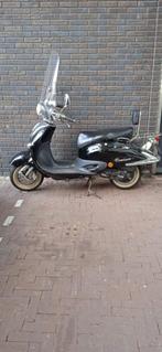 China retro scooter (snorfiets, v-snaar gebroken), Fietsen en Brommers, Snorfietsen en Snorscooters, Gebruikt, Benzine, Ophalen