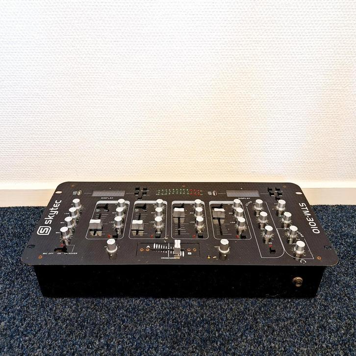 SkyTec STM-3010 - Mengpaneel | 4-Kanaals | 2x USB, Muziek en Instrumenten, Mengpanelen, Gebruikt, Minder dan 5 kanalen, Microfooningang