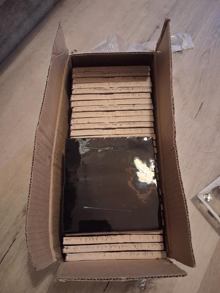 Oud Zwart Glas Tegeltjes 13x13 - 30 stuks, Doe-het-zelf en Verbouw, Tegels, Ophalen, Wandtegels, Minder dan 20 cm, Minder dan 5 m²