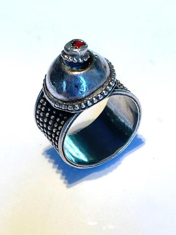 Ring zilver pagode India bloedkoraal beschikbaar voor biedingen