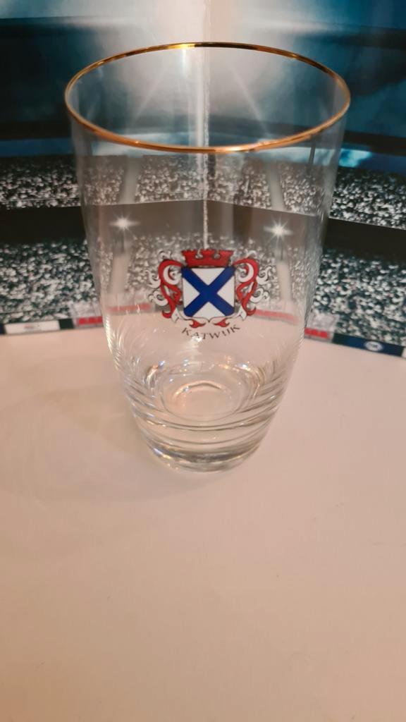 Glas met Katwijk Wapen - Gouden Rand, Huis en Inrichting, Keuken | Servies, Gebruikt, Glas of Glazen, Overige stijlen, Glas, Ophalen