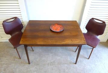 prachtige vintage uitschuifbare eettafel beschikbaar voor biedingen