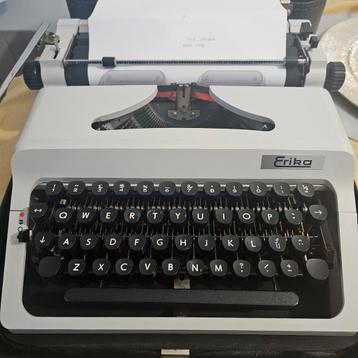 Vintage Erika model 44, zeldzame typemachine beschikbaar voor biedingen